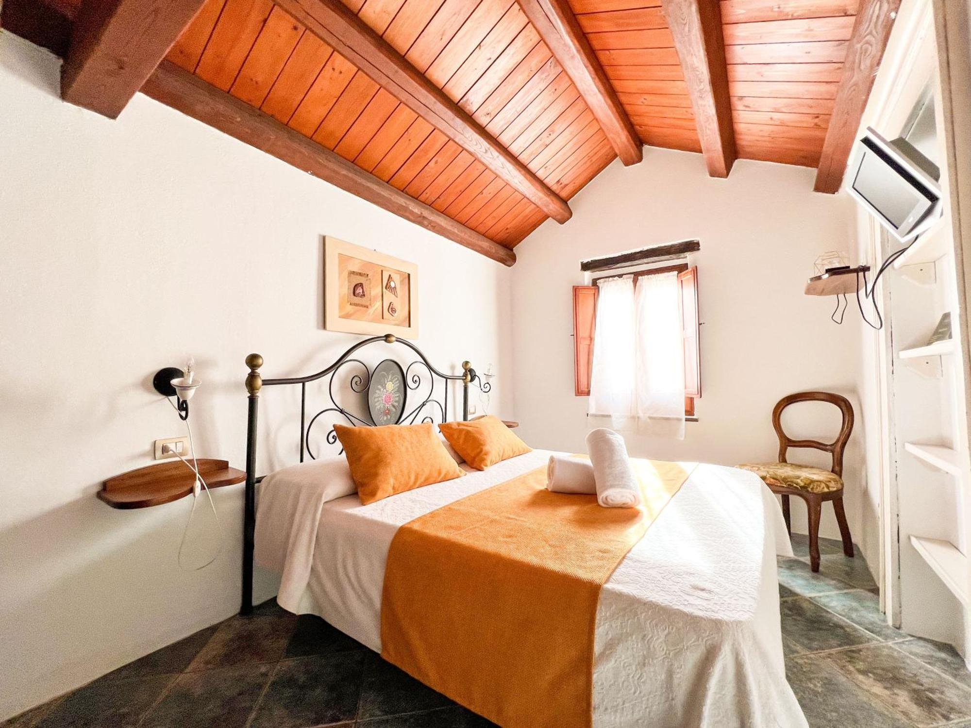 فندق S'Ammentu House بوسا المظهر الخارجي الصورة
